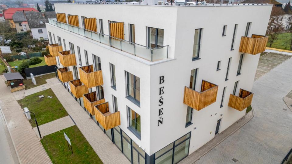 Apartman Nad Riekou Besenova Bagian luar foto