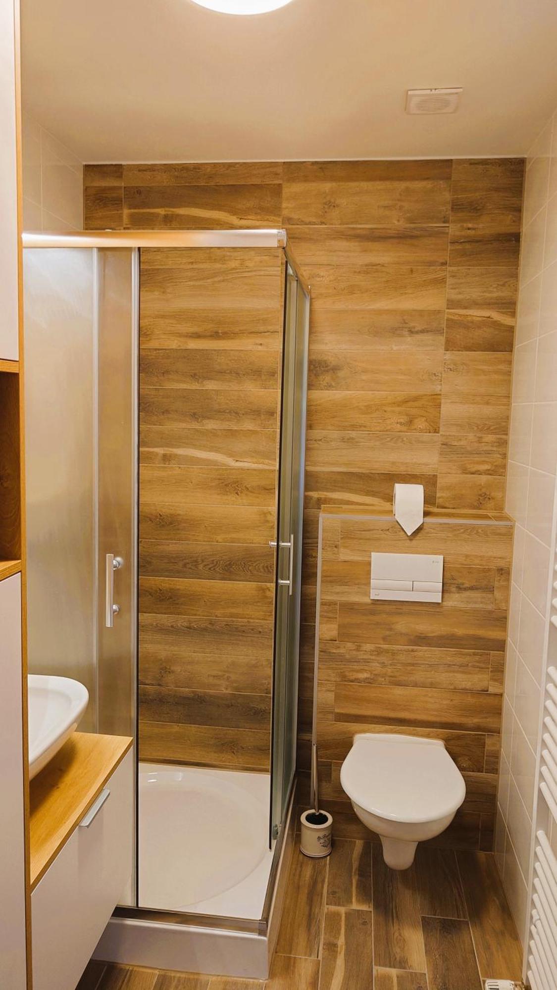 Apartman Nad Riekou Besenova Bagian luar foto